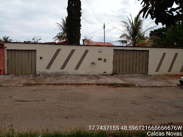 Vende-se em Caldas Novas-GO  Casa, 298.83 de área privativa, 500.00 de área do terreno,  4_qto(s), a.serv, WC, 1_sala(s), cozinha.