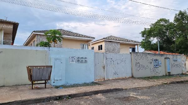 Vende-se em Cidade Ocidental-GO  apto, 82.60 de área total, 47.69 de área privativa,  2_qto(s), a.serv, WC, 1_sala(s), cozinha, 1_vaga(s) de garagem.