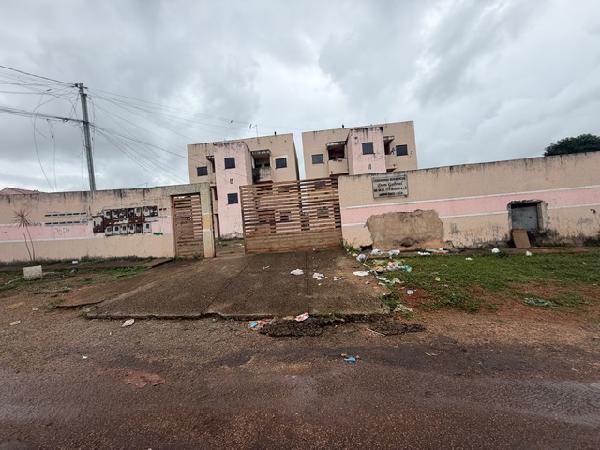 Vende-se em Aguas Lindas De Goias-GO  apto, 109.79 de área total, 52.97 de área privativa,  2_qto(s), a.serv, WC, 1_sala(s), cozinha, 1_vaga(s) de garagem.