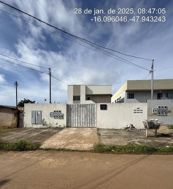 Vende-se em Cidade Ocidental-GO  apto, 76.05 de área total, 51.31 de área privativa,  2_qto(s), a.serv, WC, 1_sala(s), cozinha, 1_vaga(s) de garagem.
