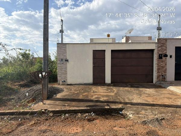 Vende-se em Caldas Novas-GO  Casa, 69.98 de área total, 69.98 de área privativa, 180.00 de área do terreno,  2_qto(s), a.serv, WC, 1_sala(s), cozinha.