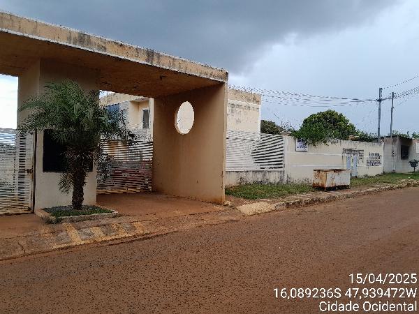 Vende-se em Cidade Ocidental-GO  apto, 109.20 de área total, 48.63 de área privativa,  2_qto(s), varanda, WC, 1_sala(s), cozinha, 1_vaga(s) de garagem.