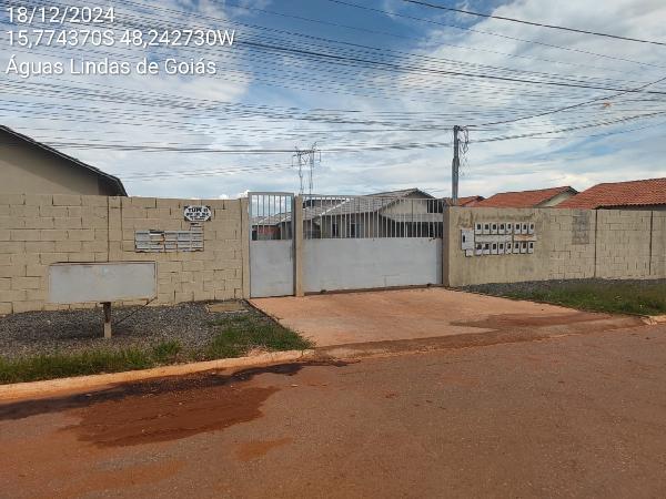 Vende-se em Aguas Lindas De Goias-GO  Casa, 139.05 de área total, 69.61 de área privativa,  2_qto(s), a.serv, WC, 1_sala(s), cozinha, 1_vaga(s) de garagem.