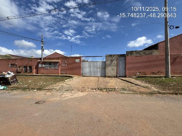 Vende-se em Aguas Lindas De Goias-GO  Casa, 104.79 de área total, 63.28 de área privativa, 204.65 de área do terreno,  2_qto(s), a.serv, WC, 1_sala(s), cozinha, 1_vaga(s) de garagem.