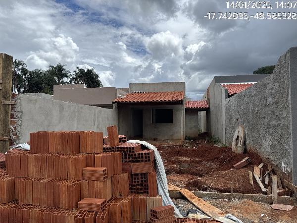 Vende-se em Caldas Novas-GO  Casa, 69.90 de área total, 69.90 de área privativa, 180.00 de área do terreno,  2_qto(s), a.serv, WC, 1_sala(s), cozinha.