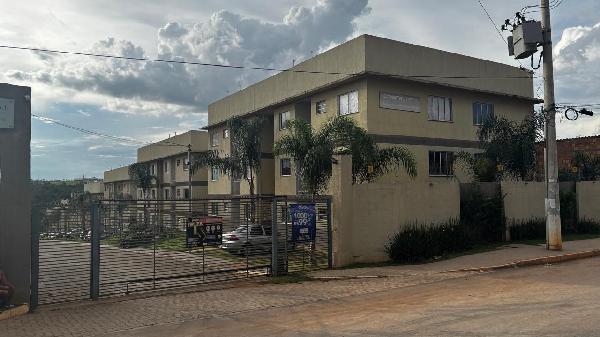 Vende-se em Cidade Ocidental-GO  apto, 93.67 de área total, 53.86 de área privativa,  2_qto(s), varanda, a.serv, WC, 1_sala(s), cozinha, 1_vaga(s) de garagem.