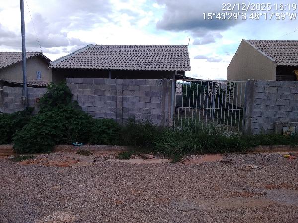 Vende-se em Aguas Lindas De Goias-GO  Casa, 95.62 de área total, 95.62 de área privativa, 203.50 de área do terreno,  2_qto(s), a.serv, WC, 1_sala(s), cozinha, 1_vaga(s) de garagem.