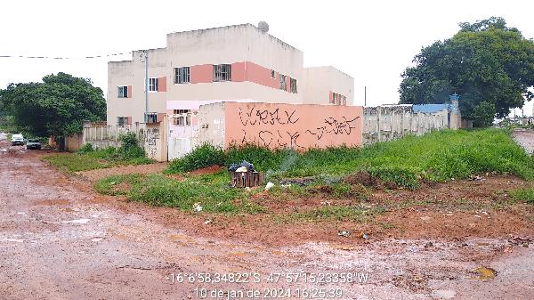 Vende-se em Cidade Ocidental-GO  apto, 51.76 de área privativa,  2_qto(s), a.serv, WC, 1_sala(s), cozinha.