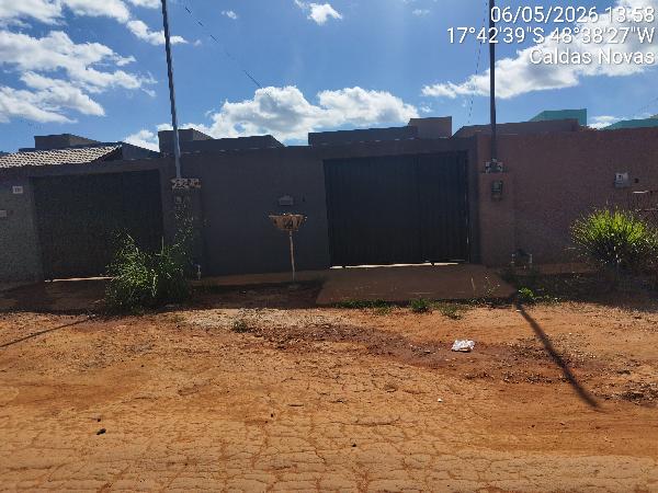 Vende-se em Caldas Novas-GO  Casa, 69.99 de área total, 69.99 de área privativa, 240.00 de área do terreno,  2_qto(s), a.serv, WC, 1_sala(s), cozinha.