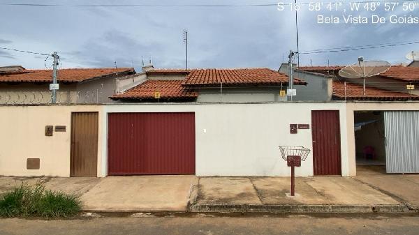 Vende-se em Bela Vista De Goias-GO  Casa, 69.72 de área privativa, 482.70 de área do terreno,  2_qto(s), WC, 1_sala(s), cozinha, 1_vaga(s) de garagem.