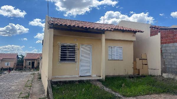 Vende-se em Aguas Lindas De Goias-GO  Casa, 98.47 de área total, 68.58 de área privativa, 122.51 de área do terreno,  2_qto(s), varanda, a.serv, WC, 1_sala(s), cozinha.