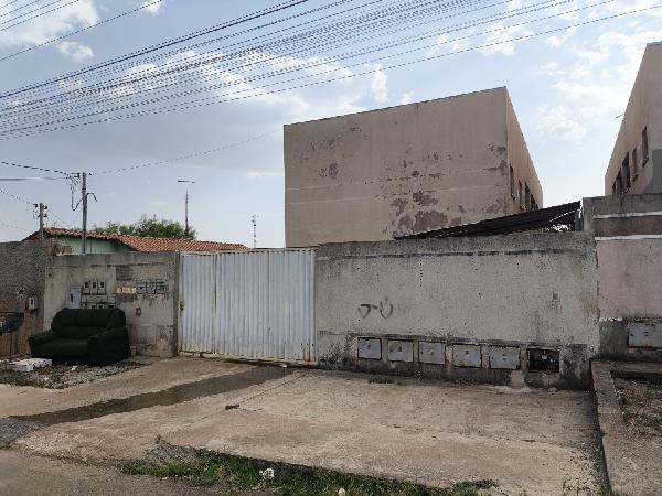 Vende-se em Aguas Lindas De Goias-GO  apto, 57.59 de área total, 50.80 de área privativa,  2_qto(s), a.serv, WC, 1_sala(s), cozinha, 1_vaga(s) de garagem.