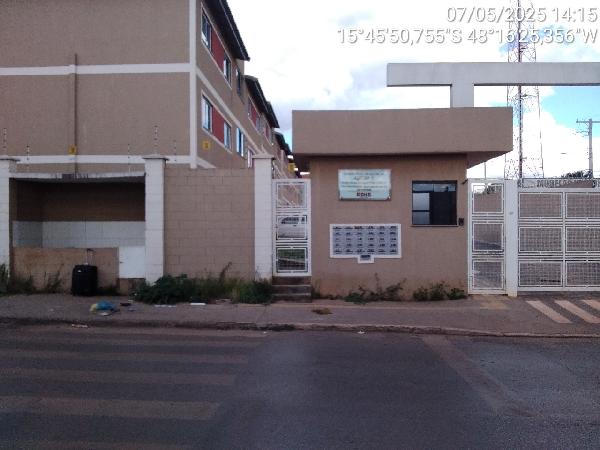 Vende-se em Aguas Lindas De Goias-GO  apto, 138.26 de área total, 44.77 de área privativa,  2_qto(s), a.serv, WC, 1_sala(s), cozinha, 1_vaga(s) de garagem.