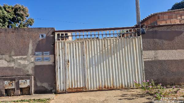 Vende-se em Aguas Lindas De Goias-GO  Casa, 61.83 de área total, 61.83 de área privativa, 176.25 de área do terreno,  2_qto(s), varanda, a.serv, WC, 1_sala(s), cozinha.