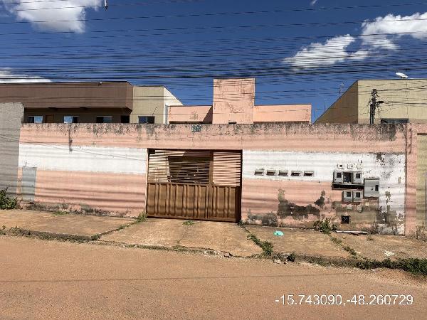 Vende-se em Aguas Lindas De Goias-GO  apto, 125.46 de área total, 80.85 de área privativa,  2_qto(s), a.serv, WC, 1_sala(s), cozinha, 1_vaga(s) de garagem.