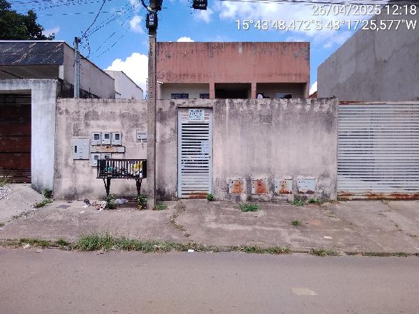Vende-se em Aguas Lindas De Goias-GO  apto, 63.45 de área total, 57.58 de área privativa,  2_qto(s), varanda, a.serv, WC, 1_sala(s), cozinha, 1_vaga(s) de garagem.