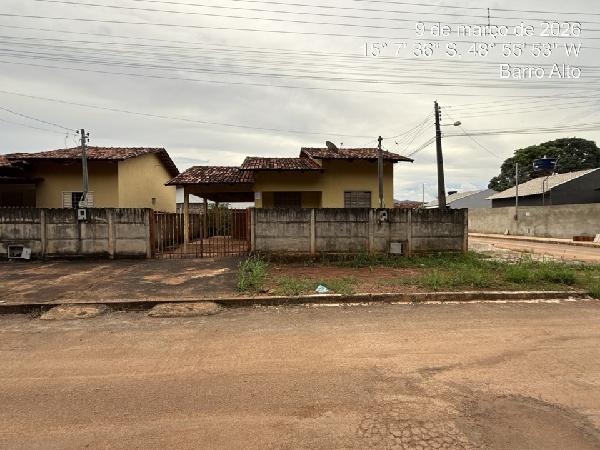 Vende-se em Barro Alto-GO  Casa, 65.24 de área total, 65.24 de área privativa, 156.38 de área do terreno,  2_qto(s), varanda, a.serv, WC, 1_sala(s), cozinha, 2_vaga(s) de garagem.