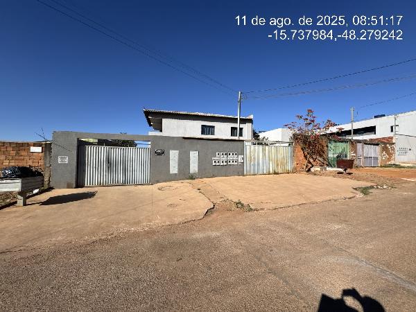 Vende-se em Aguas Lindas De Goias-GO  apto, 51.66 de área total, 51.66 de área privativa,  2_qto(s), a.serv, WC, 1_sala(s), cozinha.