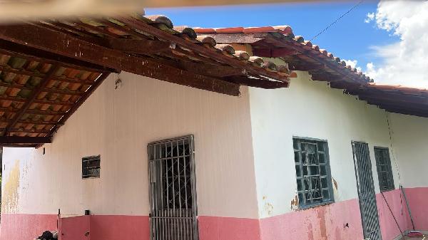 Vende-se em Aguas Lindas De Goias-GO  Casa, 68.71 de área total, 68.71 de área privativa, 240.00 de área do terreno,  2_qto(s), WC, 1_sala(s), cozinha, 1_vaga(s) de garagem.