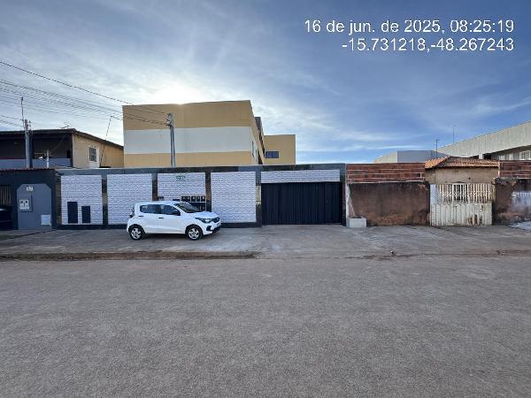 Vende-se em Aguas Lindas De Goias-GO  apto, 50.10 de área total, 50.10 de área privativa,  2_qto(s), a.serv, WC, 1_sala(s), cozinha.