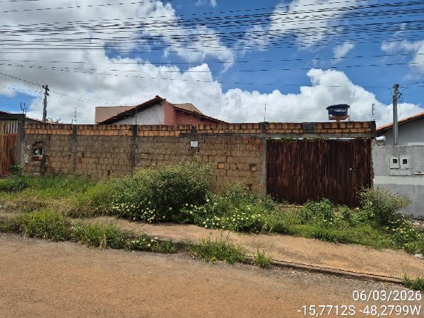 Vende-se em Aguas Lindas De Goias-GO  Casa, 65.60 de área total, 170.00 de área privativa, 220.00 de área do terreno,  2_qto(s), varanda, a.serv, WC, 1_sala(s), cozinha.