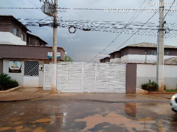 Vende-se em Cidade Ocidental-GO  apto, 98.49 de área total, 46.79 de área privativa,  2_qto(s), a.serv, WC, 1_sala(s), cozinha, 1_vaga(s) de garagem.