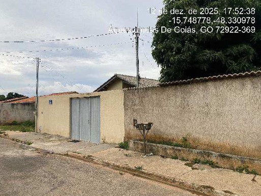 Vende-se em Aguas Lindas De Goias-GO  Casa, 69.99 de área privativa, 250.00 de área do terreno,  3_qto(s), a.serv, WC, 1_sala(s), cozinha.