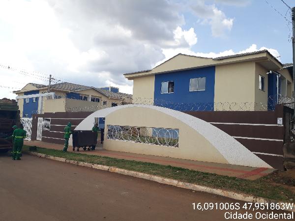 Vende-se em Cidade Ocidental-GO  apto, 47.04 de área total, 47.04 de área privativa,  2_qto(s), a.serv, WC, 1_sala(s), cozinha.
