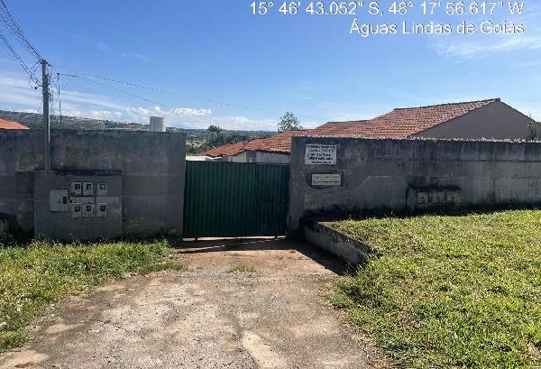 Vende-se em Aguas Lindas De Goias-GO  Casa, 142.60 de área total, 146.25 de área privativa, 202.50 de área do terreno,  2_qto(s), varanda, a.serv, WC, 1_sala(s), cozinha, 2_vaga(s) de garagem.