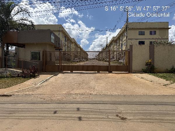 Vende-se em Cidade Ocidental-GO  apto, 95.99 de área total, 47.95 de área privativa,  2_qto(s), varanda, WC, 1_sala(s), cozinha, 1_vaga(s) de garagem.