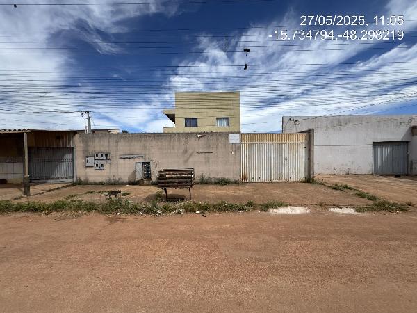 Vende-se em Aguas Lindas De Goias-GO  apto, 69.37 de área total, 69.37 de área privativa,  2_qto(s), varanda, a.serv, WC, 1_sala(s), cozinha.