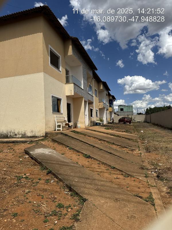 Vende-se em Cidade Ocidental-GO  apto, 106.84 de área total, 48.20 de área privativa,  2_qto(s), varanda, a.serv, WC, 1_sala(s), cozinha, 1_vaga(s) de garagem.