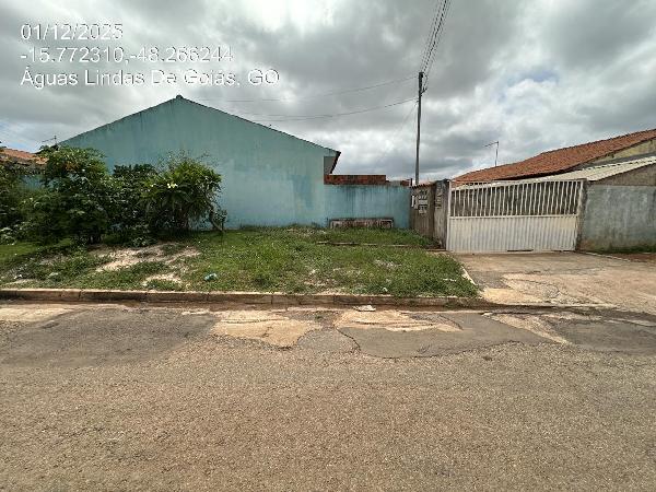 Vende-se em Aguas Lindas De Goias-GO  Casa, 200.00 de área total, 64.66 de área privativa, 150.00 de área do terreno,  2_qto(s), a.serv, WC, 1_sala(s), 1_vaga(s) de garagem.