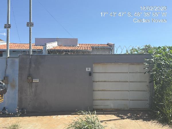 Vende-se em Caldas Novas-GO  Casa, 79.06 de área total, 79.06 de área privativa, 180.00 de área do terreno,  3_qto(s), a.serv, WC, 1_sala(s), cozinha, 1_vaga(s) de garagem.