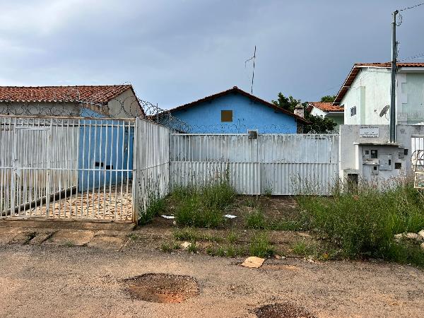 Vende-se em Cidade Ocidental-GO  Casa, 53.95 de área privativa, 120.00 de área do terreno,  2_qto(s), a.serv, WC, 1_sala(s), cozinha.