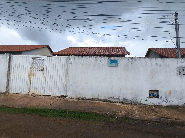 Vende-se em Aguas Lindas De Goias-GO  Casa, 55.22 de área total, 55.22 de área privativa, 200.00 de área do terreno,  2_qto(s), varanda, WC, 1_sala(s), cozinha.