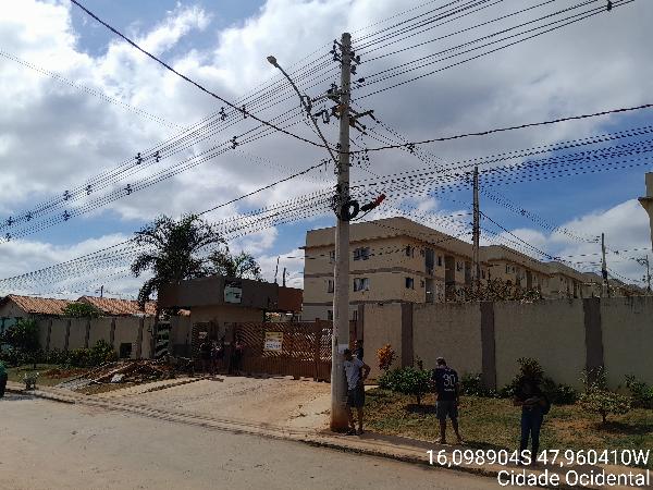 Vende-se em Cidade Ocidental-GO  apto, 97.88 de área total, 47.95 de área privativa,  2_qto(s), varanda, WC, 1_sala(s), cozinha, 1_vaga(s) de garagem.