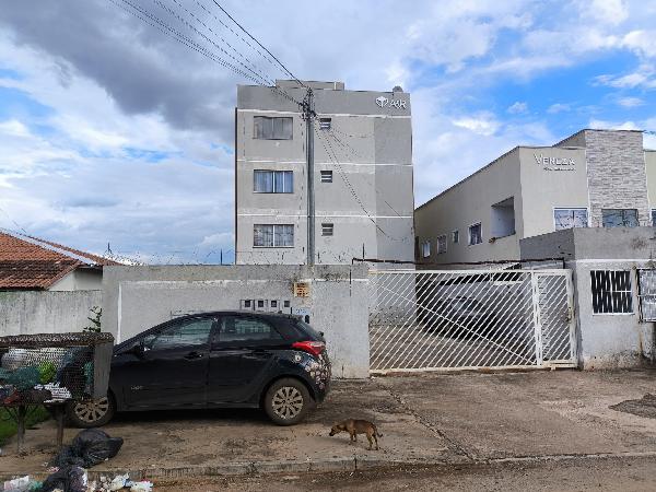Vende-se em Cidade Ocidental-GO  apto, 64.97 de área total, 51.77 de área privativa,  2_qto(s), a.serv, WC, 1_sala(s), cozinha, 1_vaga(s) de garagem.
