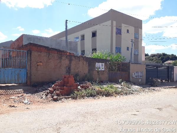 Vende-se em Aguas Lindas De Goias-GO  Casa, 270.65 de área privativa, 558.00 de área do terreno, 2_vaga(s) de garagem.