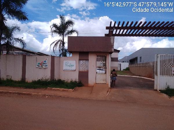 Vende-se em Cidade Ocidental-GO  apto, 47.95 de área privativa,  2_qto(s), varanda, a.serv, WC, 1_sala(s), cozinha, 1_vaga(s) de garagem.