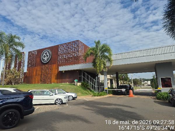 Vende-se em Aparecida De Goiania-GO  Casa, 263.57 de área total, 263.57 de área privativa, 325.00 de área do terreno,  4_qto(s), a.serv, WC, 3_sala(s), 1 lavabo(s), cozinha.