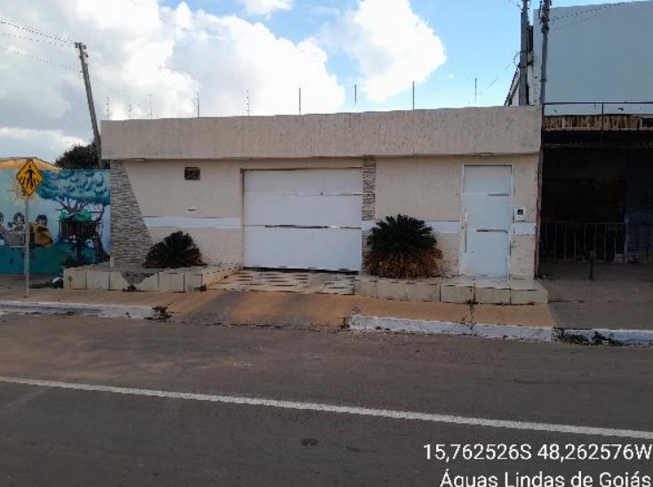 Vende-se em Aguas Lindas De Goias-GO  Casa, 239.08 de área total, 239.08 de área privativa, 300.00 de área do terreno,  4_qto(s), a.serv, WC, 1_sala(s), cozinha.