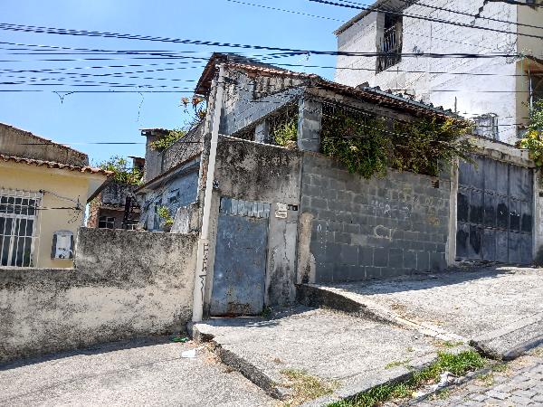 Vende-se em Rio De Janeiro-RJ  Casa, 30.00 de área total, 30.00 de área privativa, 34.80 de área do terreno,  1_qto(s), WC, 1_sala(s), cozinha.