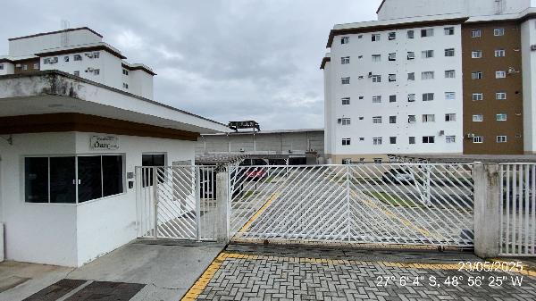 Vende-se em Brusque-SC  apto, 53.79 de área total, 33.30 de área privativa,  1_qto(s), a.serv, WC, 1_sala(s), cozinha, 1_vaga(s) de garagem.