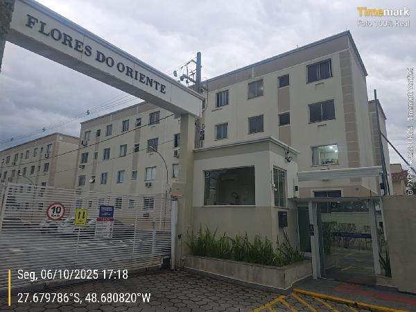 Vende-se em Palhoca-SC  apto, 97.85 de área total, 45.59 de área privativa,  2_qto(s), a.serv, WC, 1_sala(s), cozinha, 1_vaga(s) de garagem.