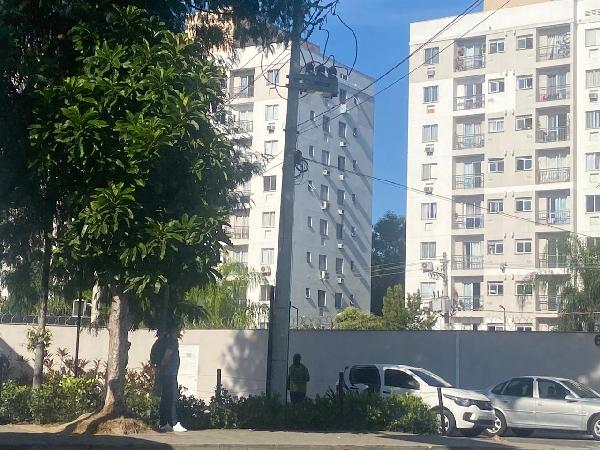 Vende-se em Rio De Janeiro-RJ  apto, 52.19 de área total, 40.19 de área privativa,  2_qto(s), a.serv, WC, 1_sala(s), cozinha, 1_vaga(s) de garagem.
