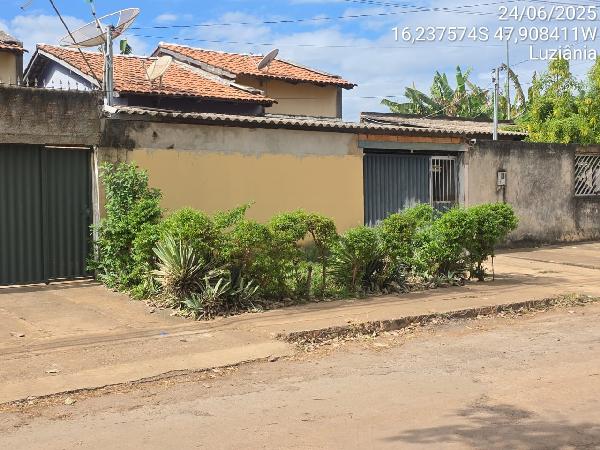 Vende-se em Luziania-GO  Casa, 55.48 de área total, 55.48 de área privativa, 122.25 de área do terreno,  2_qto(s), varanda, a.serv, WC, 1_sala(s), cozinha, 1_vaga(s) de garagem.