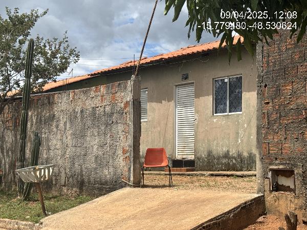 Vende-se em Cocalzinho De Goias-GO  Casa, 48.64 de área total, 48.64 de área privativa, 300.00 de área do terreno,  2_qto(s), WC, 1_sala(s), cozinha, 1_vaga(s) de garagem.