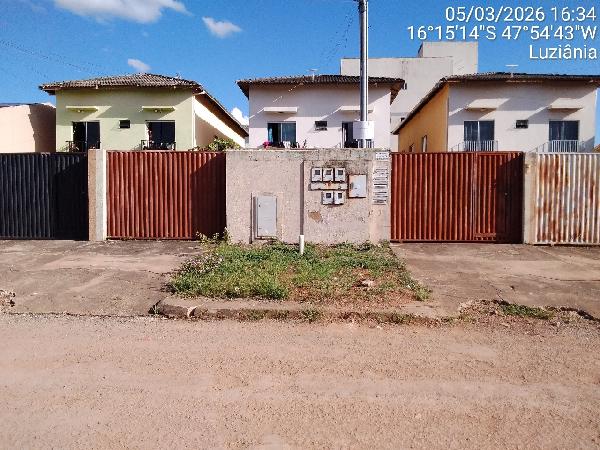 Vende-se em Luziania-GO  apto, 54.23 de área total, 50.05 de área privativa,  2_qto(s), a.serv, WC, 1_sala(s), cozinha.
