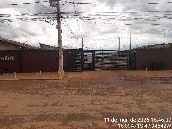 Vende-se em Cidade Ocidental-GO  Casa, 95.96 de área total, 51.70 de área privativa, 127.26 de área do terreno,  2_qto(s), a.serv, WC, 1_sala(s), cozinha, 1_vaga(s) de garagem.